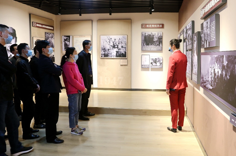 黃許職中開(kāi)展“憶紅色征程 迎建黨百年”主題黨日活動(dòng).jpg